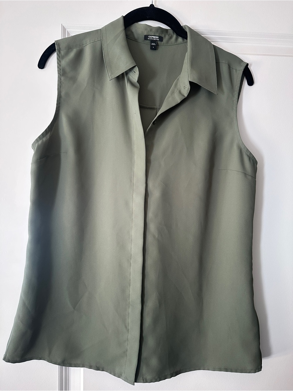 Express Women's Sleeveless Relaxed Portfino Shirt - Olive Green
